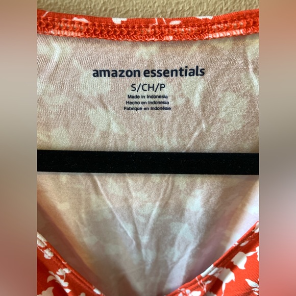 Amazon Essentials floral print surplice wrap dress, size small - Picture 2 of 3